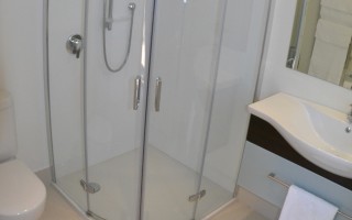 Ensuite – Chardonnay & Pinot Gris Room